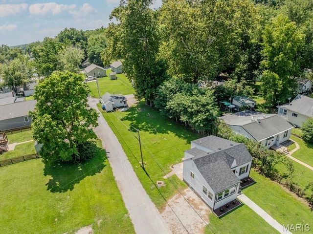 527 Emmons Avenue, St Charles, MO 63301