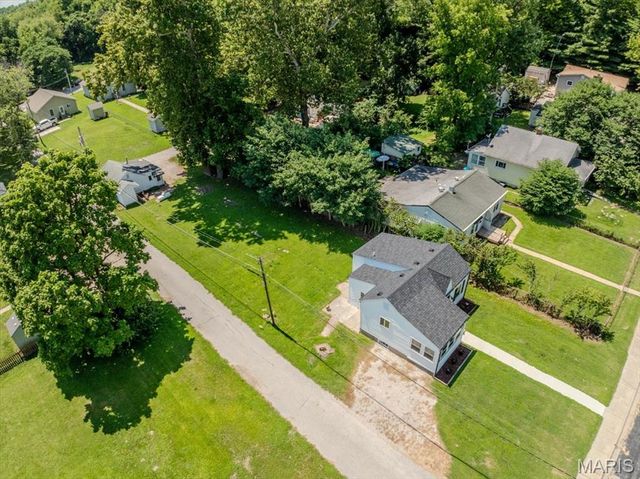 527 Emmons Avenue, St Charles, MO 63301