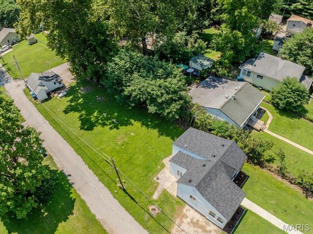 527 Emmons Avenue, St Charles, MO 63301