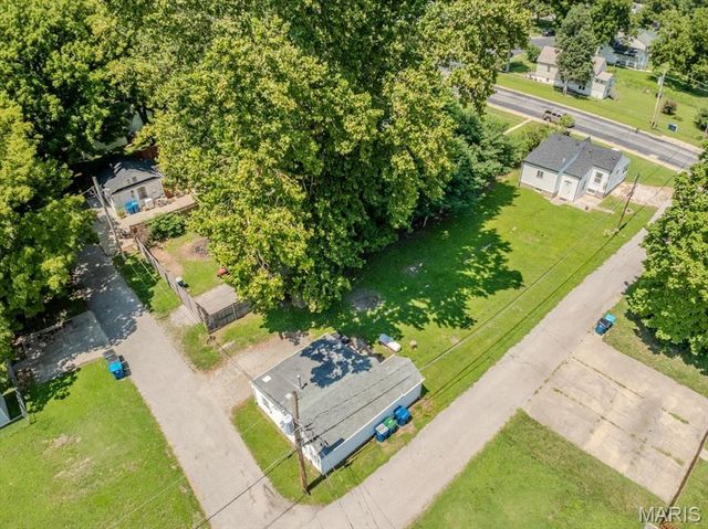 527 Emmons Avenue, St Charles, MO 63301