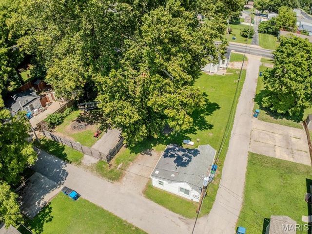 527 Emmons Avenue, St Charles, MO 63301