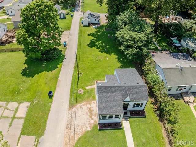 527 Emmons Avenue, St Charles, MO 63301