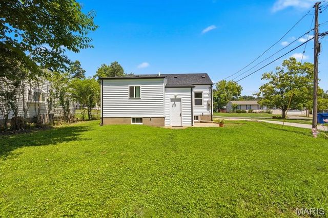 527 Emmons Avenue, St Charles, MO 63301