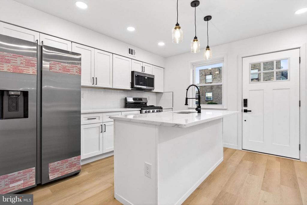 1230 W SUSQUEHANNA AVE, Philadelphia, PA 19122