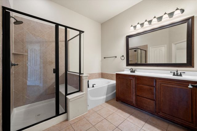 6633 Meadow Glen Drive, Midlothian, TX 76065