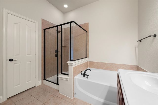 6633 Meadow Glen Drive, Midlothian, TX 76065