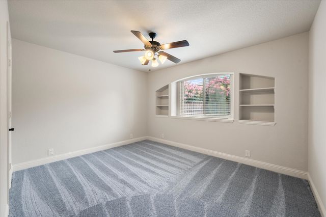 6633 Meadow Glen Drive, Midlothian, TX 76065