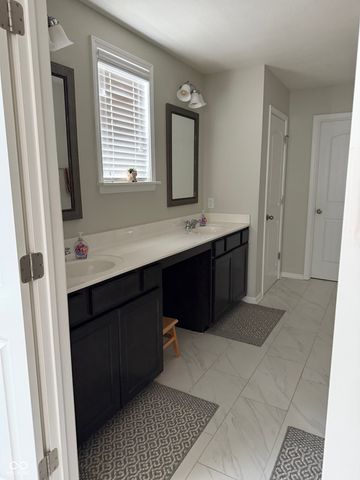 655 Bracknell Drive, Avon, IN 46123