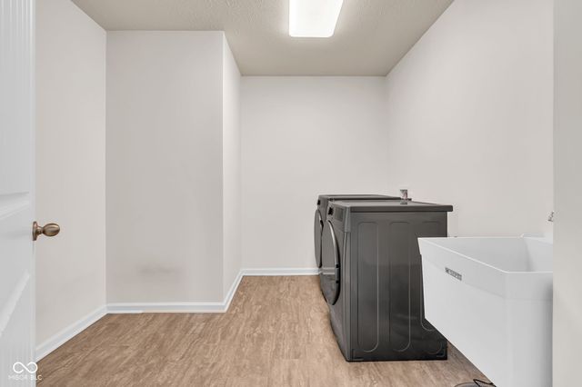 655 Bracknell Drive, Avon, IN 46123