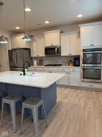 655 Bracknell Drive, Avon, IN 46123