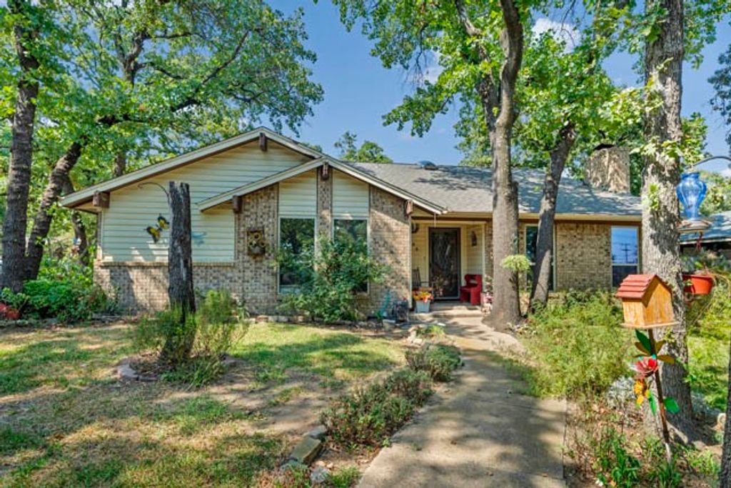 5905 Shamrock Drive, Arlington, TX 76016