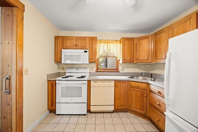 74 Lakeview Ave, Taunton, MA 02780