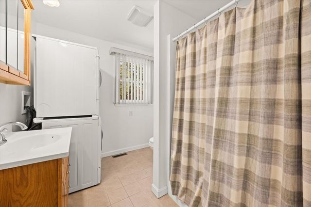 74 Lakeview Ave, Taunton, MA 02780