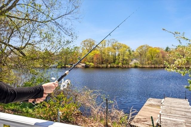 74 Lakeview Ave, Taunton, MA 02780