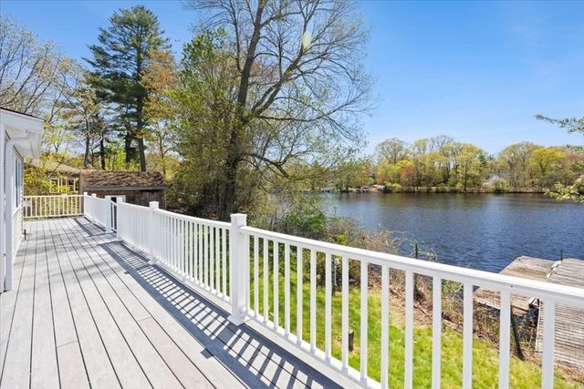 74 Lakeview Ave, Taunton, MA 02780