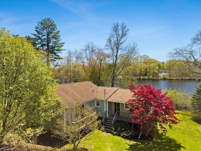 74 Lakeview Ave, Taunton, MA 02780