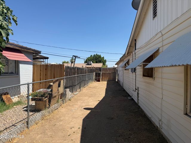 11327 W KANSAS Avenue, Youngtown, AZ 85363