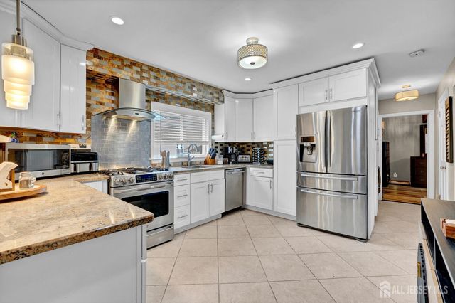 91 Crestview Road, Fords, NJ 08863