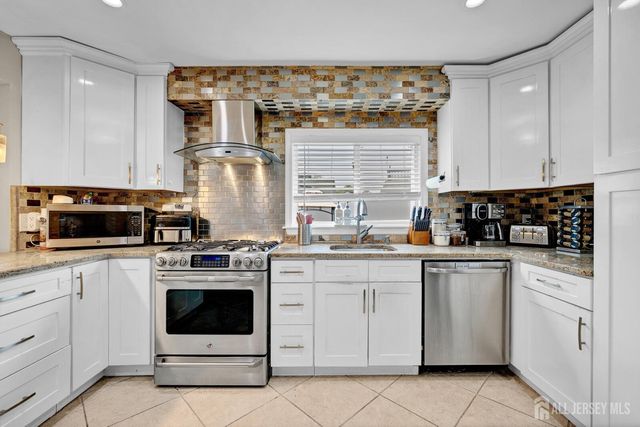 91 Crestview Road, Fords, NJ 08863