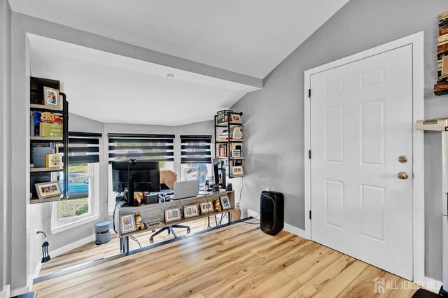91 Crestview Road, Fords, NJ 08863
