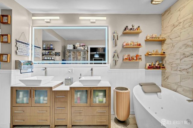 91 Crestview Road, Fords, NJ 08863