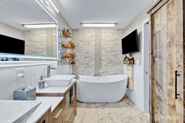 91 Crestview Road, Fords, NJ 08863