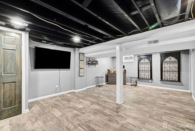 91 Crestview Road, Fords, NJ 08863