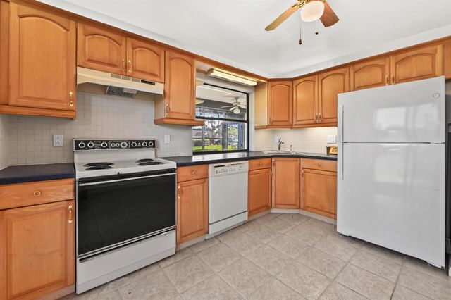5537 Parkwalk Circle E, Boynton Beach, FL 33472
