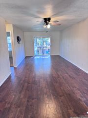 923 Vance Jackson Rd # 1404, San Antonio, TX 78202