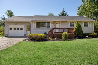 6098 Lakeshore Road, Cicero, NY 13039