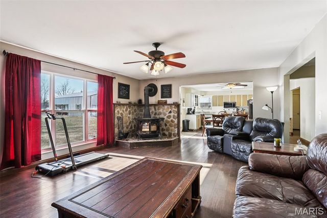 308 Buck Creek Road, Silex, MO 63377