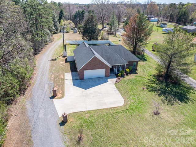 140 Huffstetler Lake Road, Dallas, NC 28034