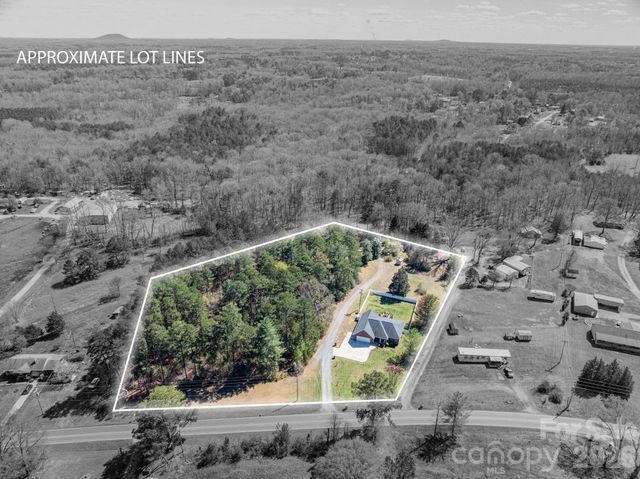 140 Huffstetler Lake Road, Dallas, NC 28034