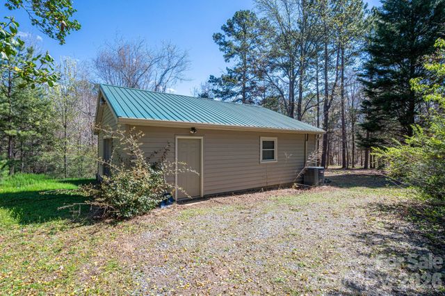 140 Huffstetler Lake Road, Dallas, NC 28034