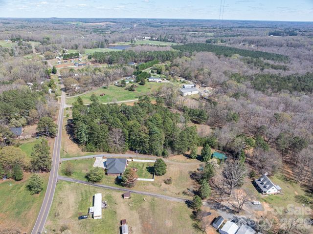 140 Huffstetler Lake Road, Dallas, NC 28034