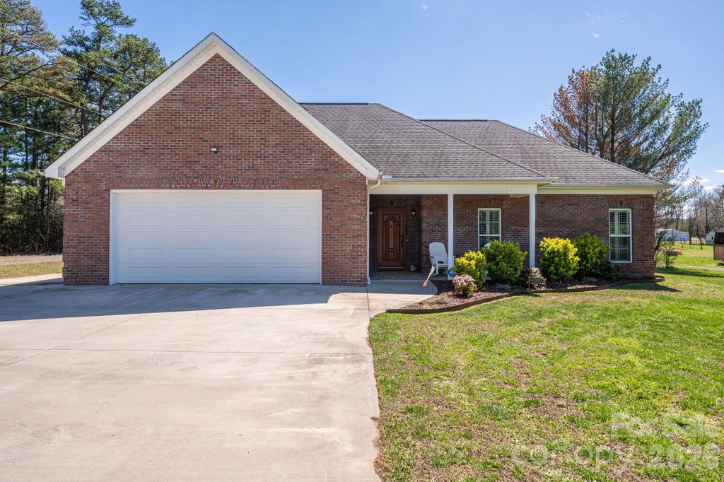 140 Huffstetler Lake Road, Dallas, NC 28034