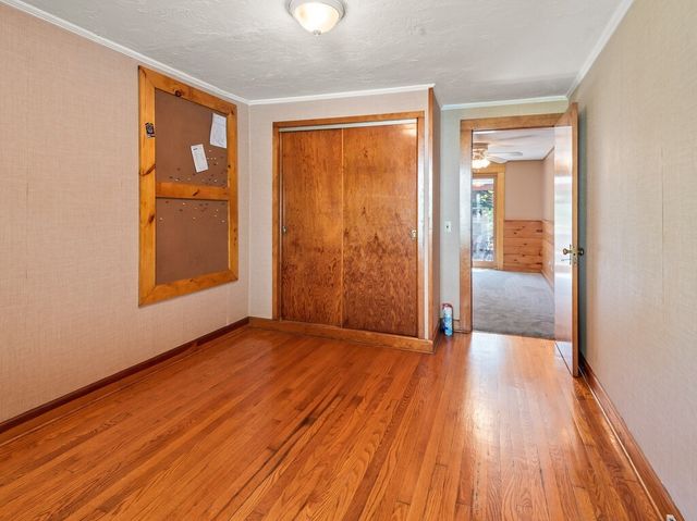 25 Maple Ave, Oxford, MA 01537