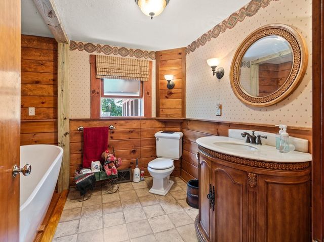 25 Maple Ave, Oxford, MA 01537
