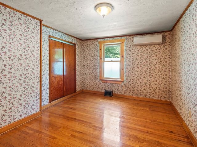 25 Maple Ave, Oxford, MA 01537