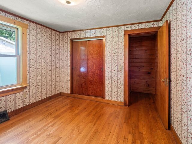 25 Maple Ave, Oxford, MA 01537