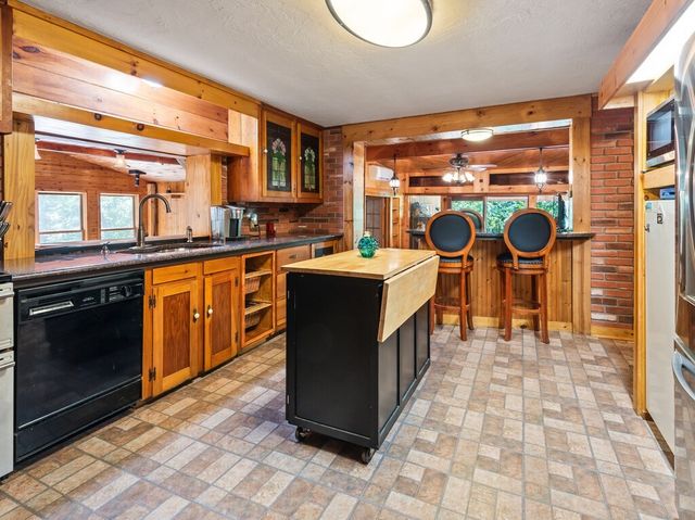 25 Maple Ave, Oxford, MA 01537