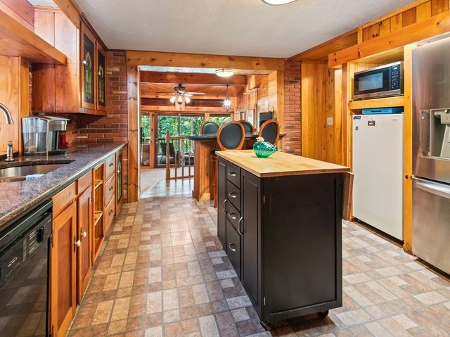 25 Maple Ave, Oxford, MA 01537