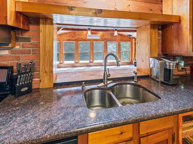 25 Maple Ave, Oxford, MA 01537