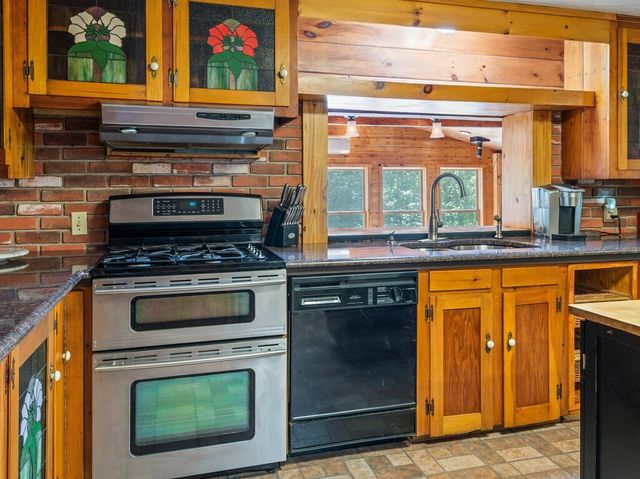 25 Maple Ave, Oxford, MA 01537