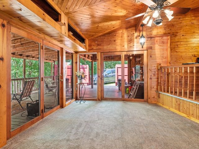 25 Maple Ave, Oxford, MA 01537