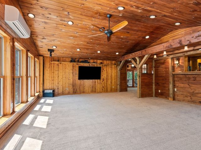 25 Maple Ave, Oxford, MA 01537
