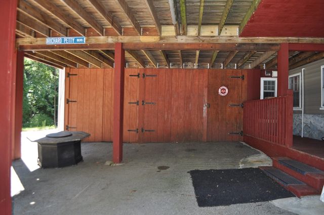 25 Maple Ave, Oxford, MA 01537