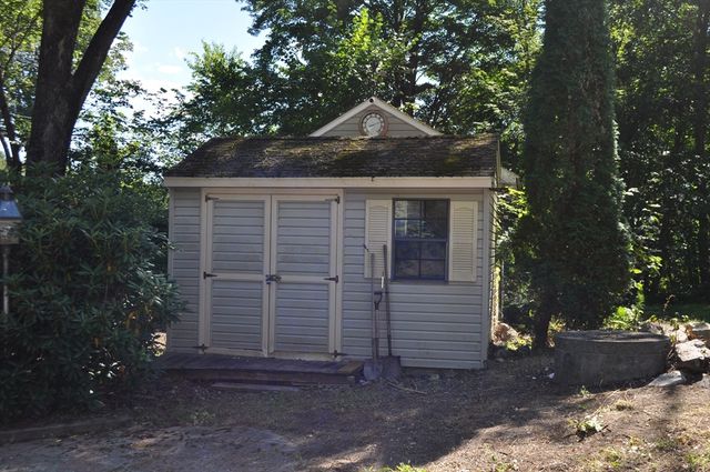 25 Maple Ave, Oxford, MA 01537