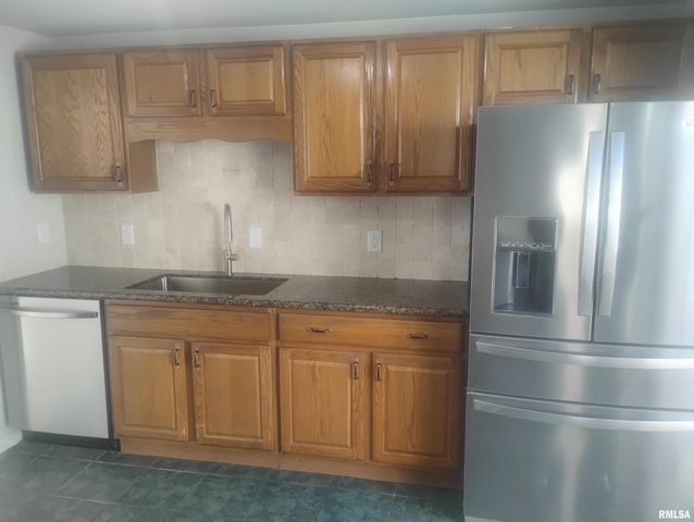 1131 N WILDWOOD Court, Peoria, IL 61604