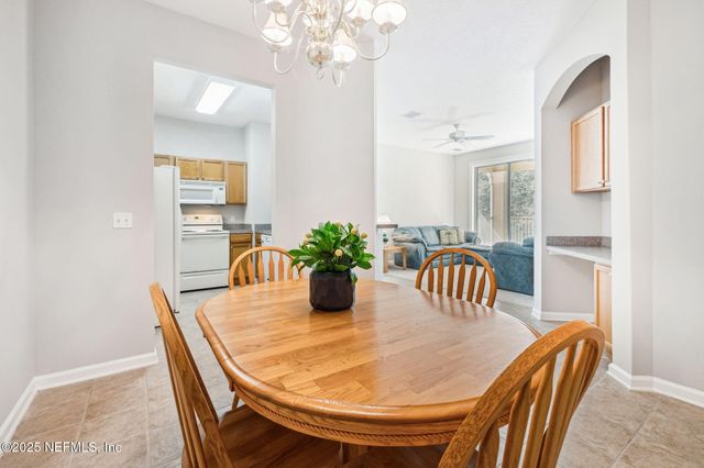 8601 BEACH Boulevard, 811, Jacksonville, FL 32216